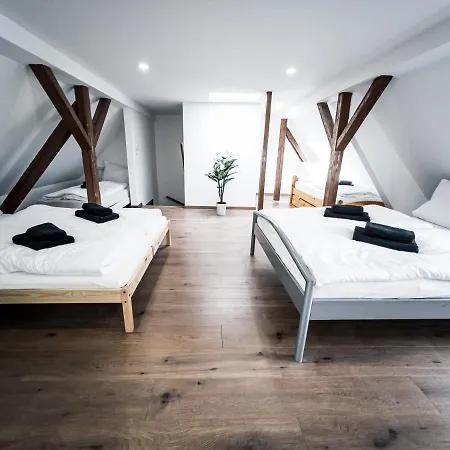 Schickes Fur Bis Zu 10 Personen - 4 Einzelbetten & 3 Doppelbetten Apartman *