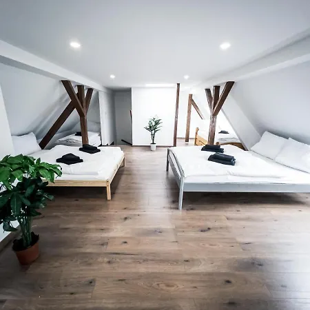 Apartman Schickes Fur Bis Zu 10 Personen - 4 Einzelbetten & 3 Doppelbetten *
