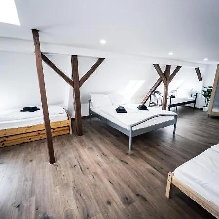 Schickes Fur Bis Zu 10 Personen - 4 Einzelbetten & 3 Doppelbetten Apartman *