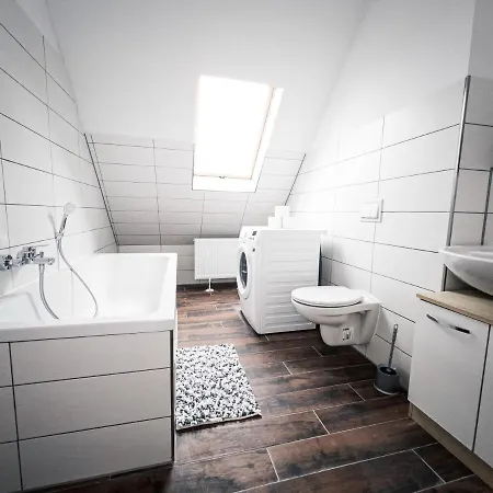 Apartman Schickes Fur Bis Zu 10 Personen - 4 Einzelbetten & 3 Doppelbetten *