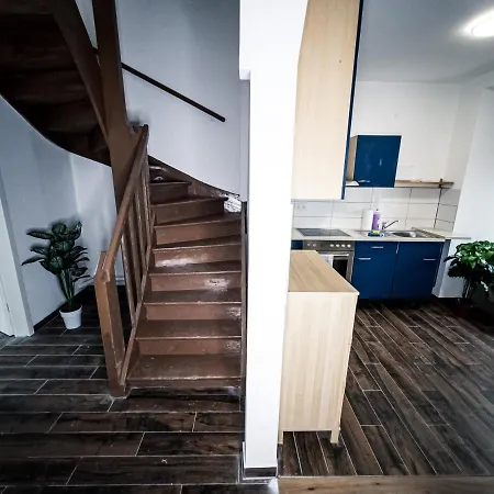 Apartman Schickes Fur Bis Zu 10 Personen - 4 Einzelbetten & 3 Doppelbetten